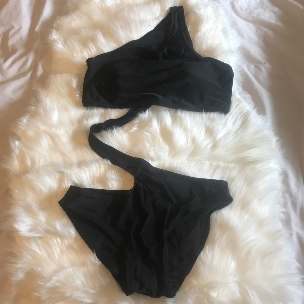 Black bathing suit - Picture 3 of 4